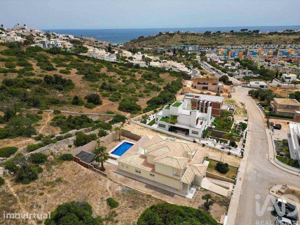 Moradia isolada T4 em Albufeira e Olhos de Água de 275 m2 - Grande imagem: 2/32