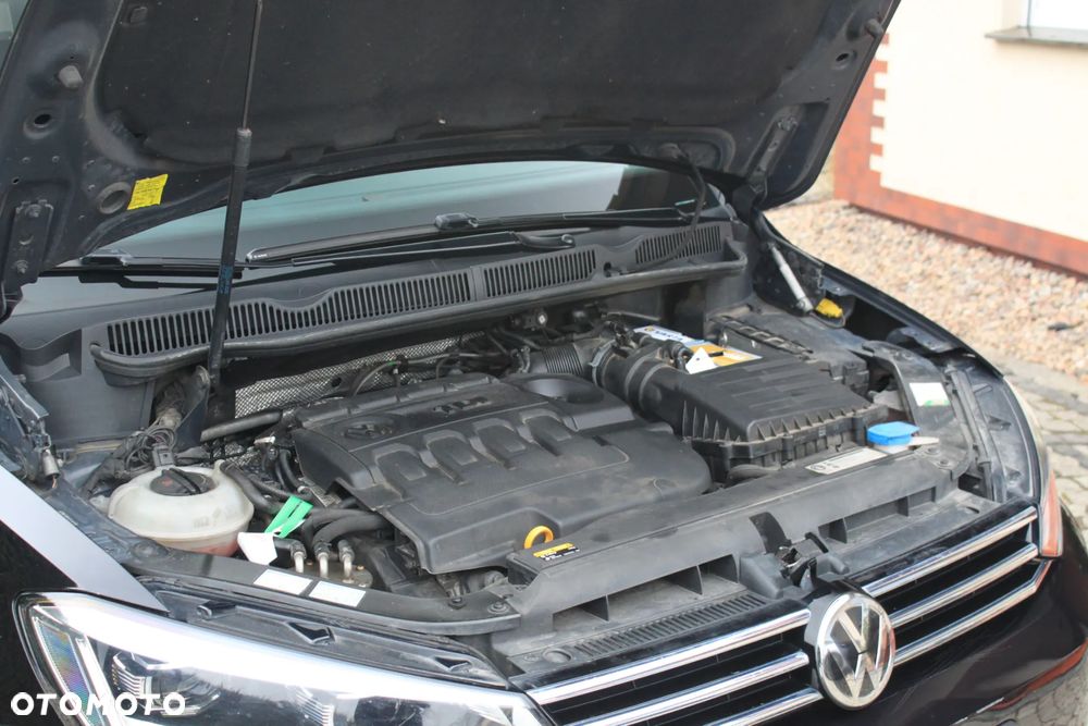 Volkswagen Touran - 16