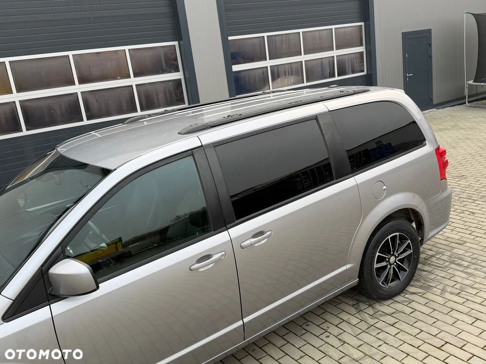 Dodge Grand Caravan 3.6 R/T - 24