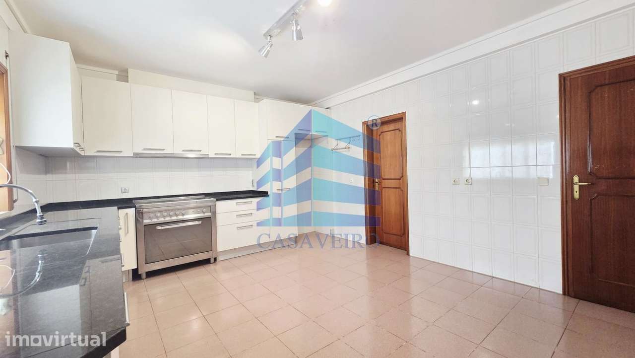 Moradia T4 com espaço exterior - Grande imagem: 4/27