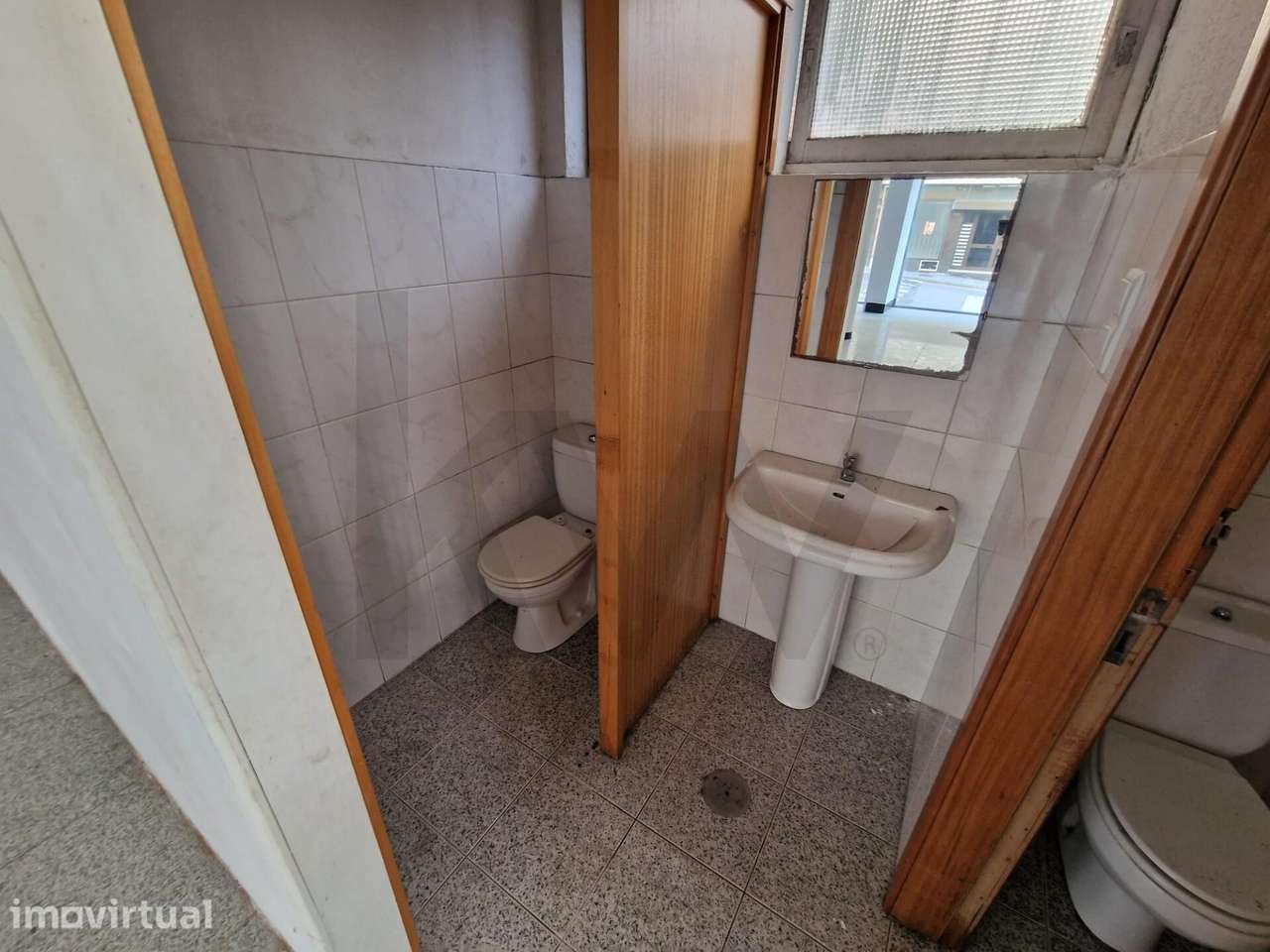 Loja com potencial de conversão em apartamento | Centro de São João da - Grande imagem: 3/12