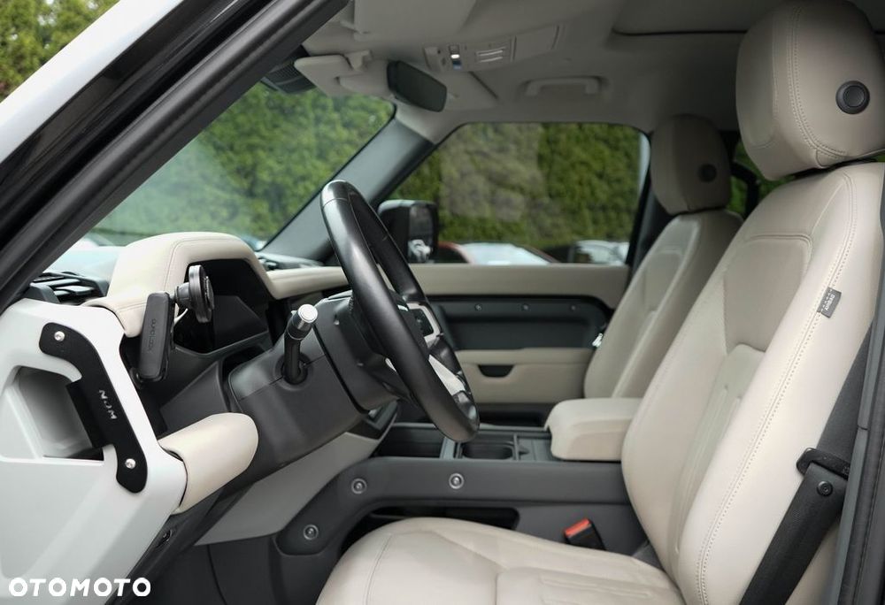 Land Rover Defender - 13
