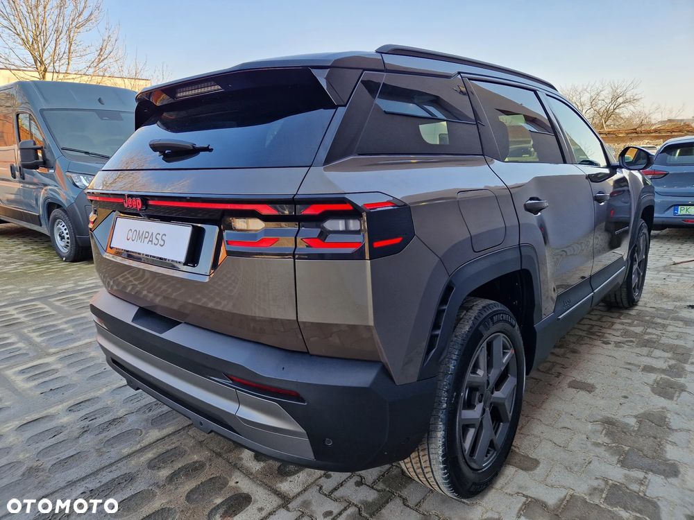 Jeep Compass 1.2 T3 mHEV First Edition FWD DCT - 33