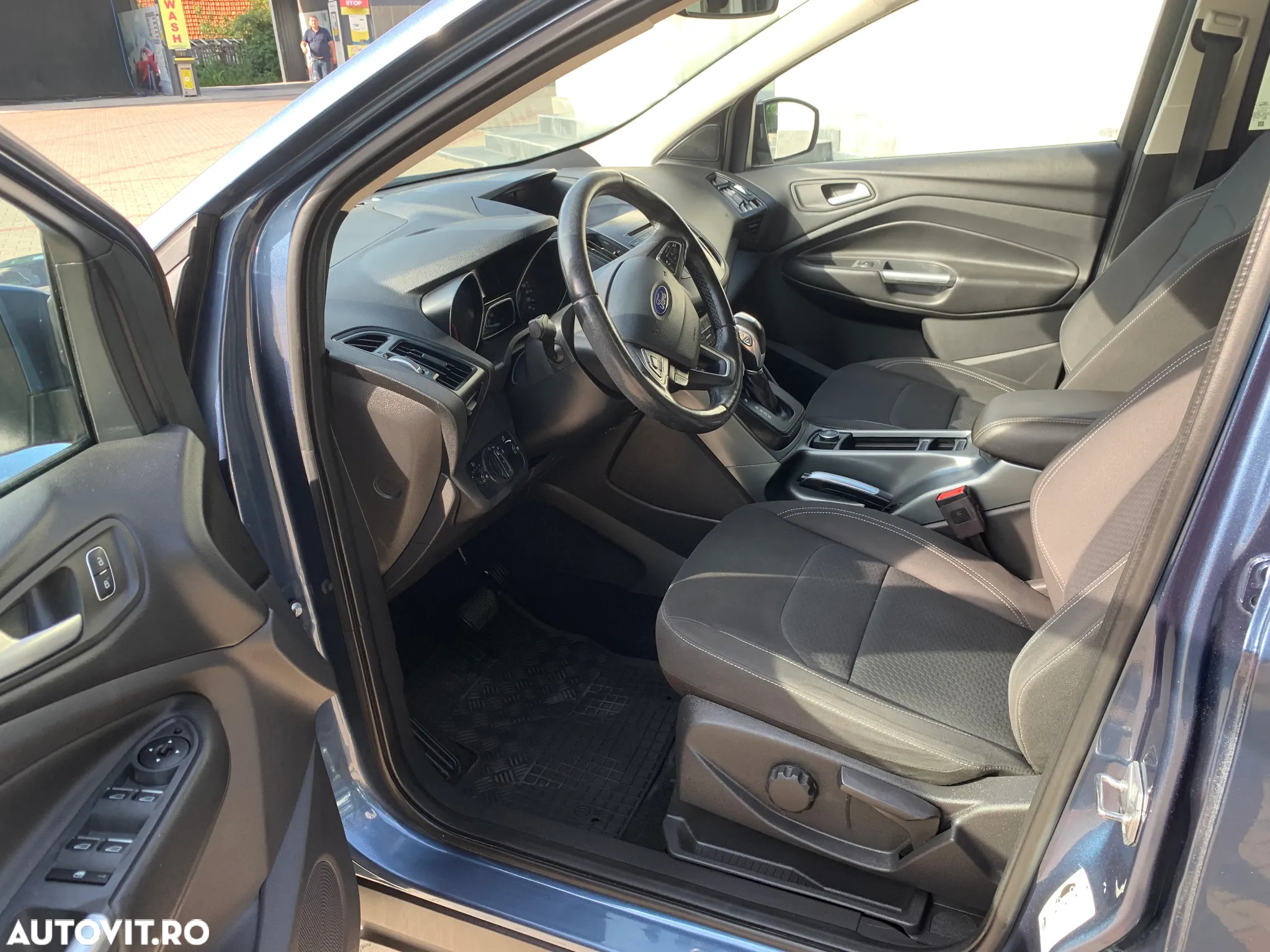 Ford Kuga 2.0 TDCi 2x4 Aut. Trend - 10