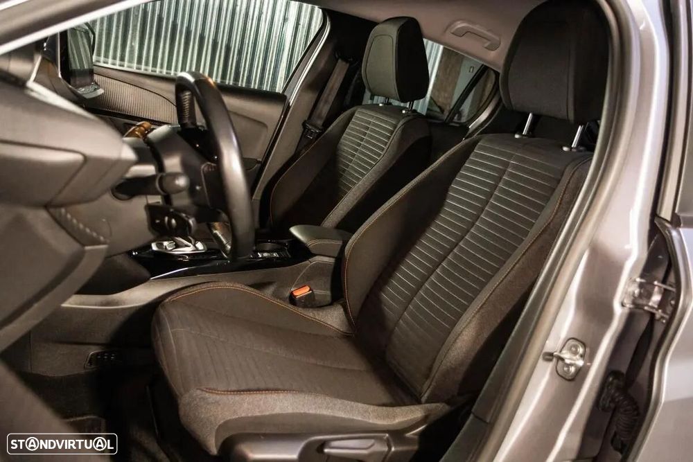 Peugeot e-208 - 36