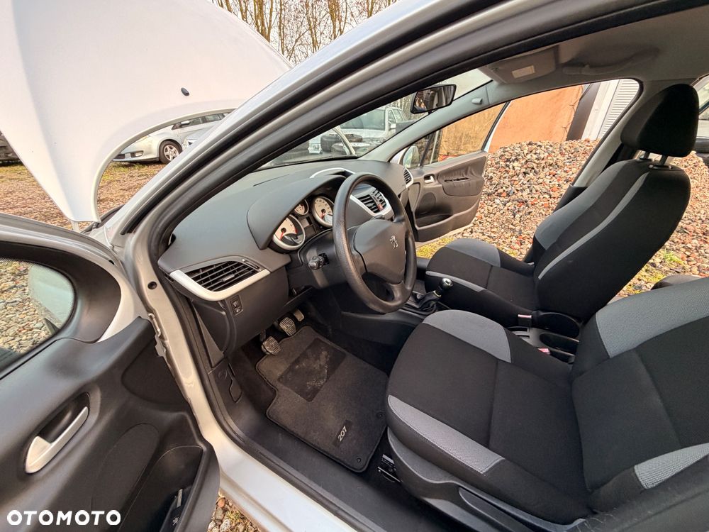 Peugeot 207 1.4 - 10