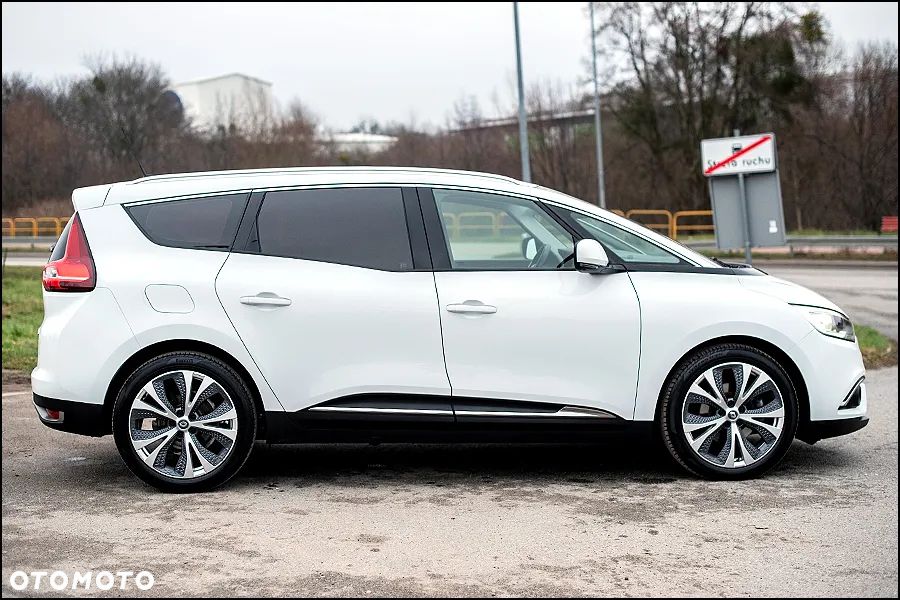 Renault Grand Scenic - 12