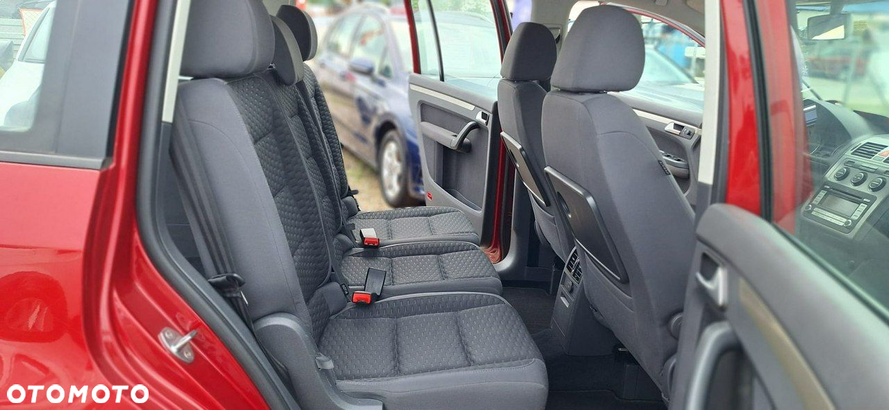 Volkswagen Touran - 17