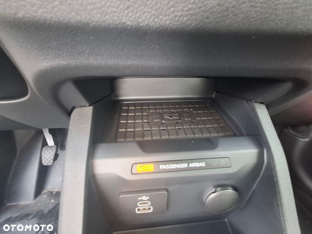 Ford Transit Courier - 19