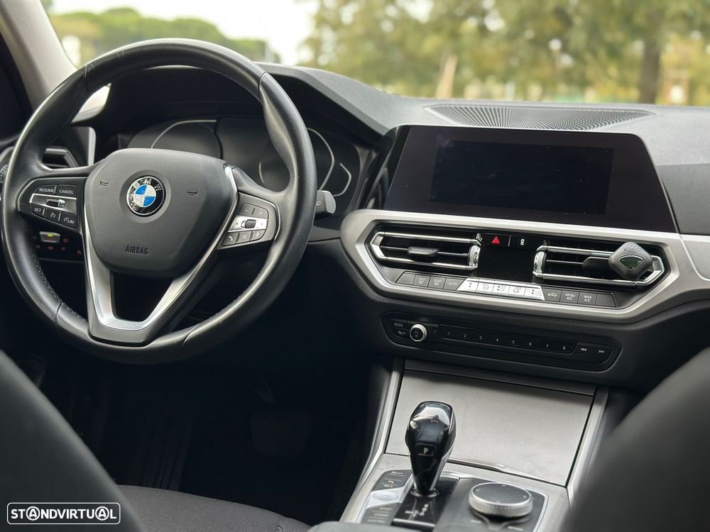 BMW 330 e Line Luxury Auto - 35