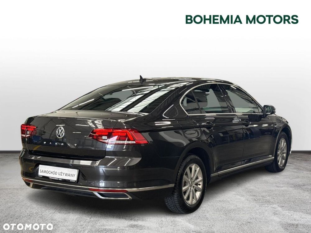 Volkswagen Passat - 5