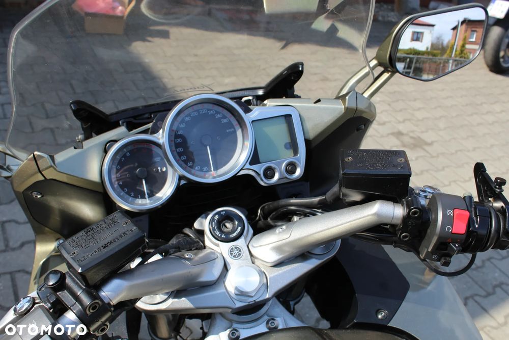 Yamaha FJR - 8