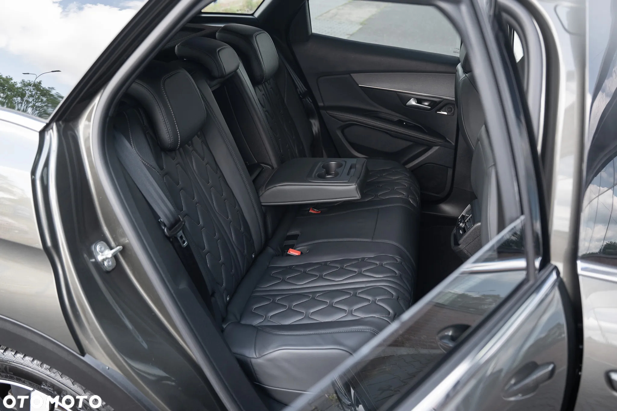 Peugeot 3008 1.6 PureTech HYbrid GT Line S&S EAT8 - 28