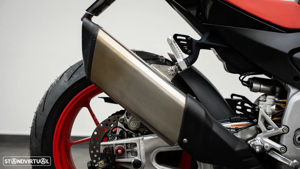 Aprilia Tuono V4 FACTORY - 13