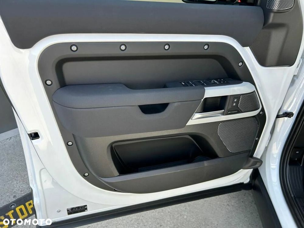 Land Rover Defender - 8