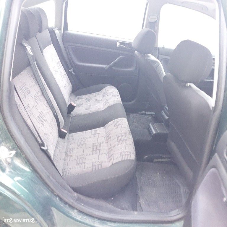 VW Passat 1.9 TDi Confortline - 10