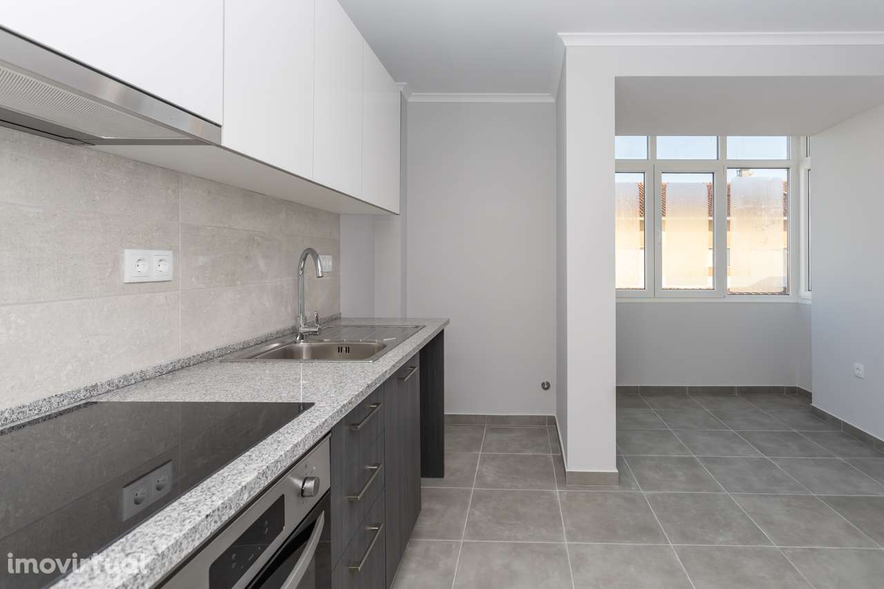 Arrendo Apartamento T1 remodelado- Foros de Amora, Seixal – 750 Eur - Grande imagem: 3/13