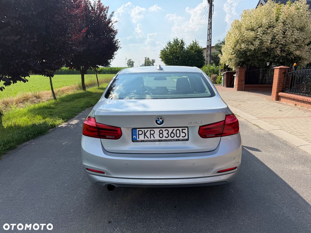 BMW Seria 3 318d Sport Line - 11