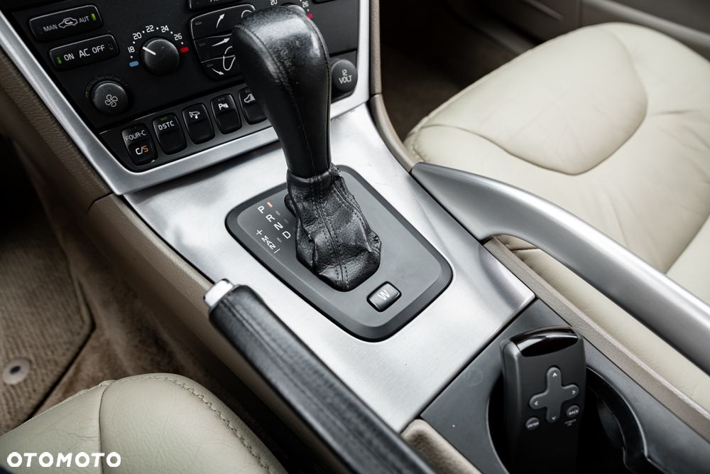 Volvo XC 70 AWD Momentum - 33