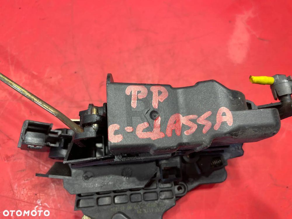 ZAMEK DRZWI PRAWY PRZÓD MERCEDES W202 - 2