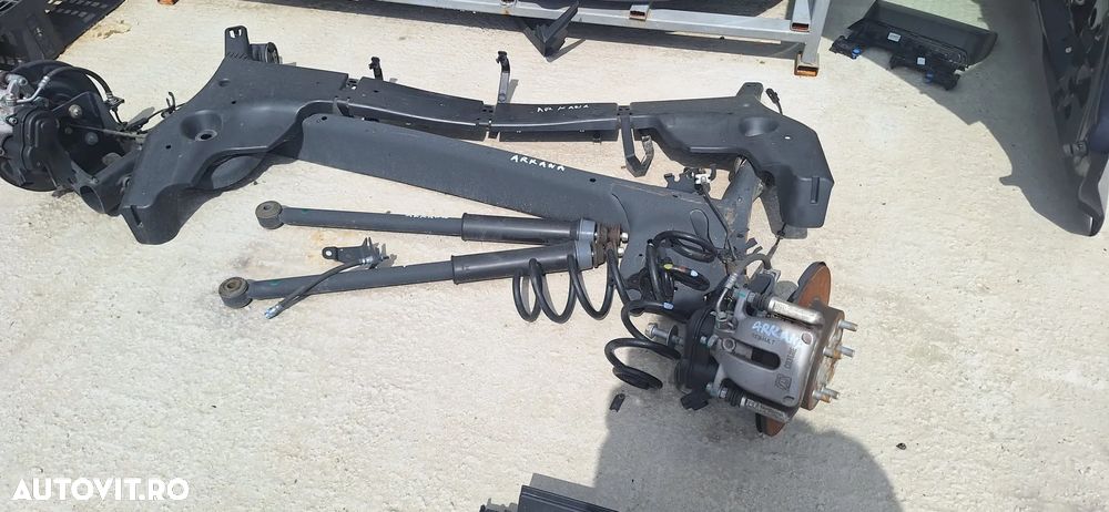 PUNTE SPATE RENAULT  ARKANA - 2