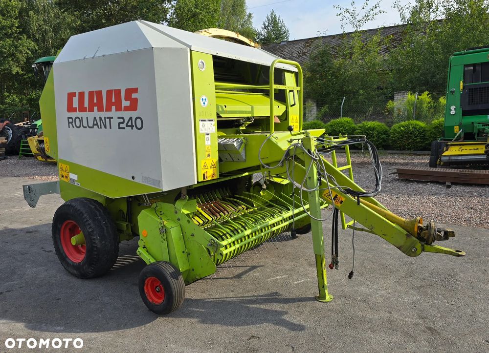 Claas Rollant 240 - 11