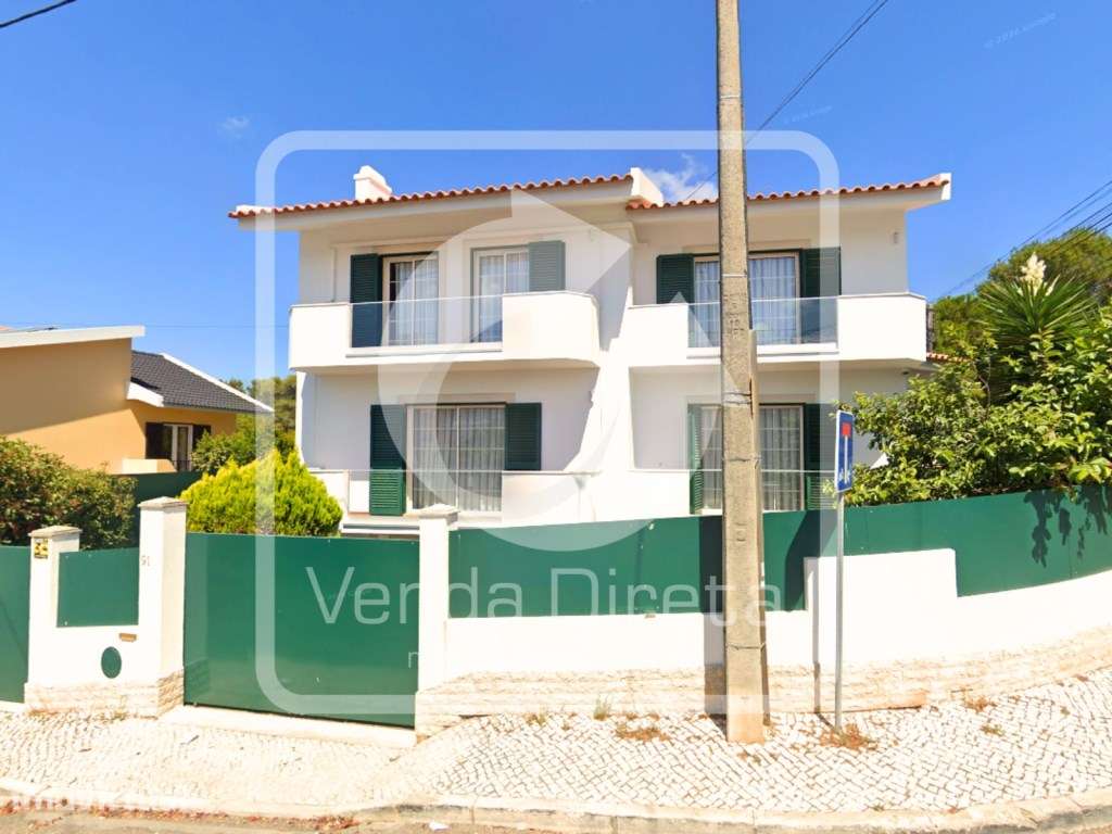 Moradia T4 Isolada com Piscina e Garagem no Estoril | IMÓVEL DA BANCA - Grande imagem: 2/23