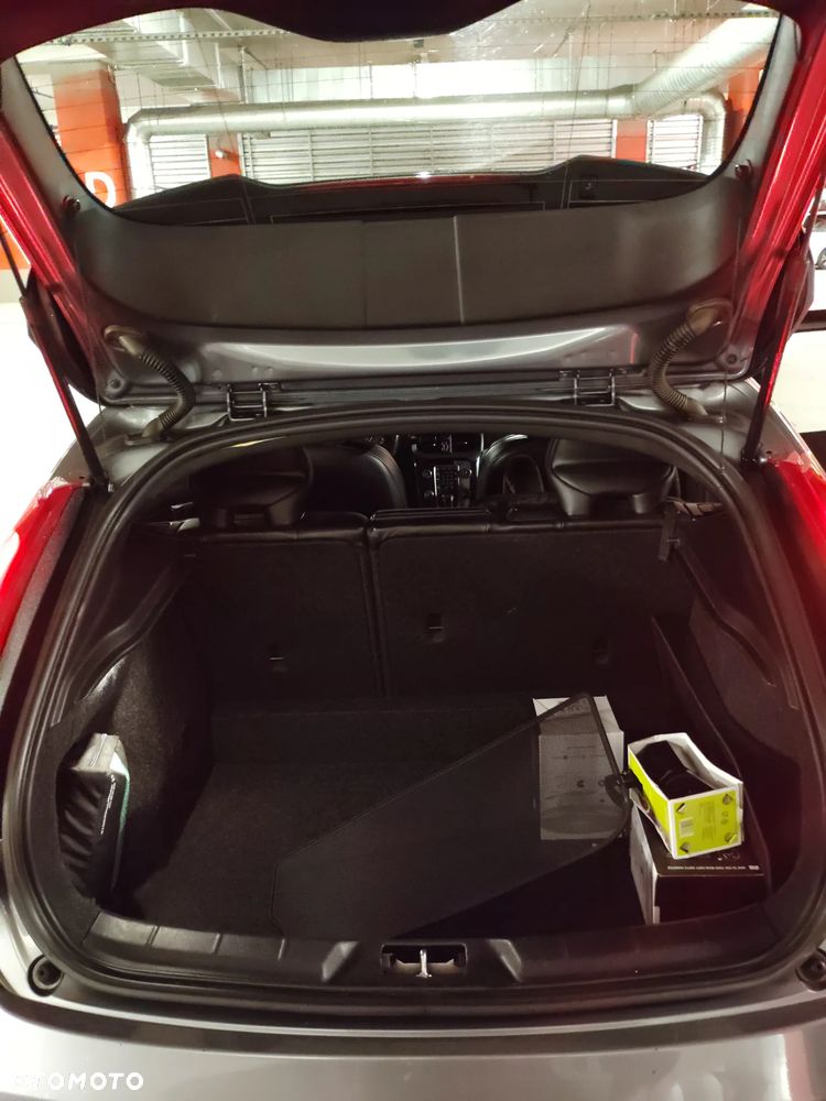 Volvo V40 D2 Drive-E R-Design Momentum - 9