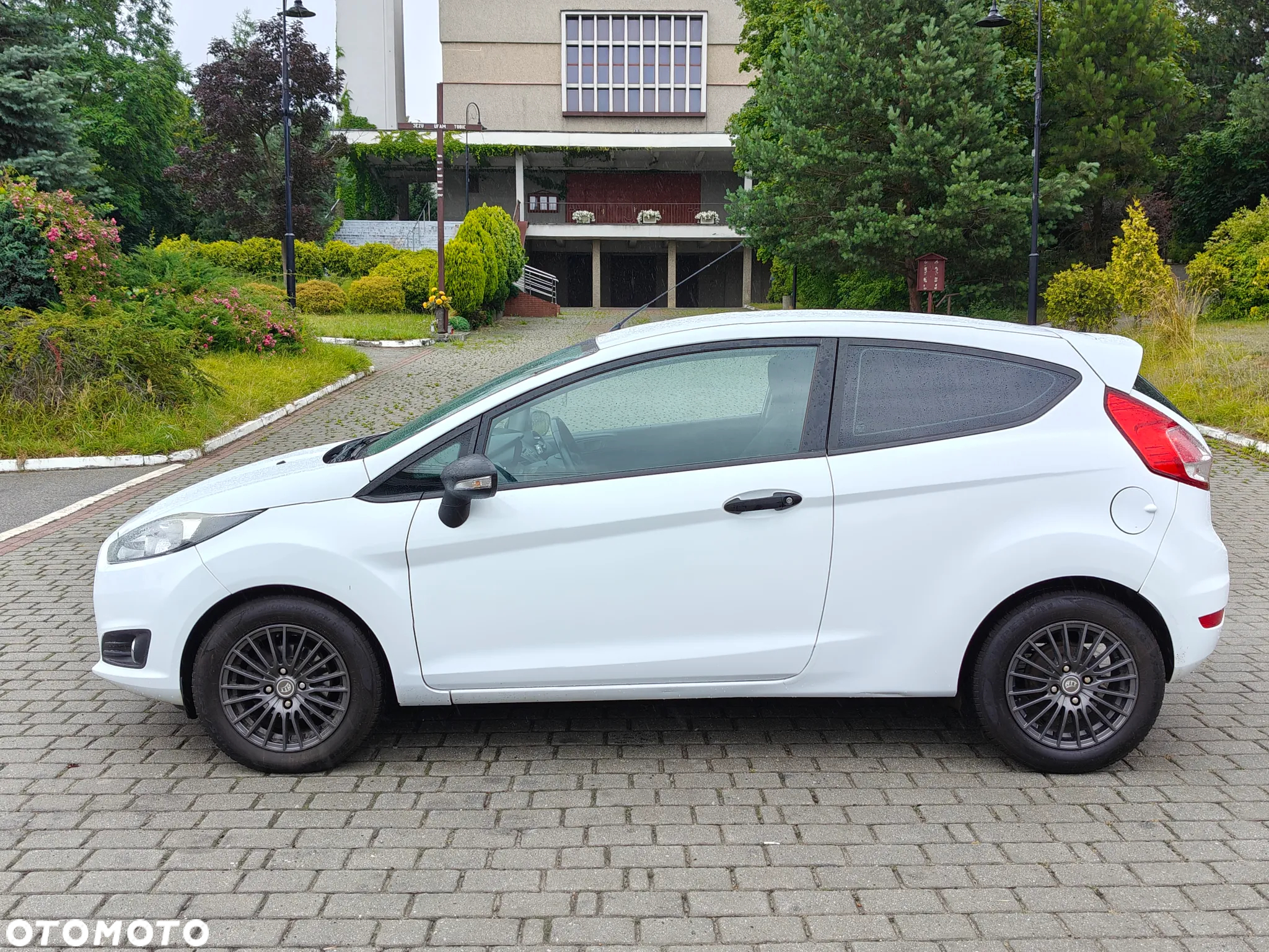 Ford Fiesta 1.5 TDCi Ambiente - 4
