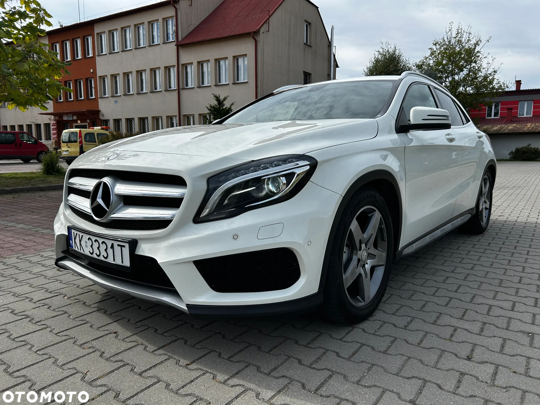 Mercedes-Benz GLA 180 d AMG Line - 3