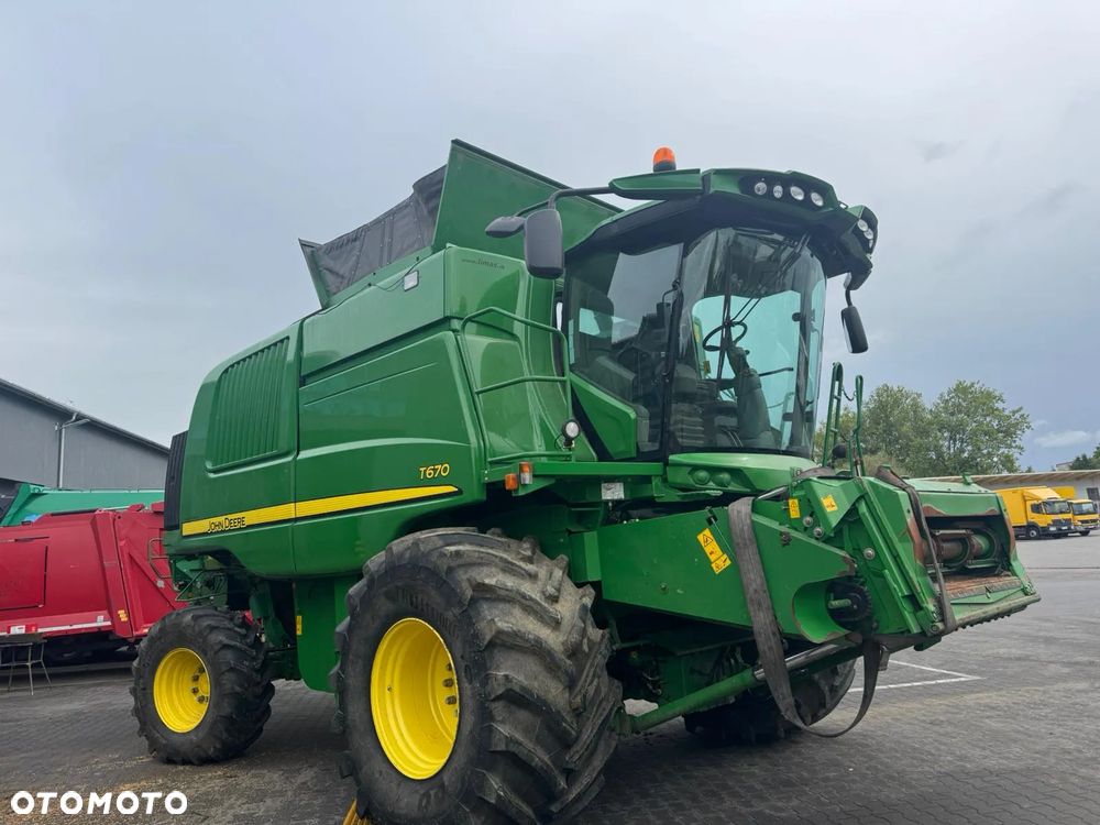 John Deere T670 - 1