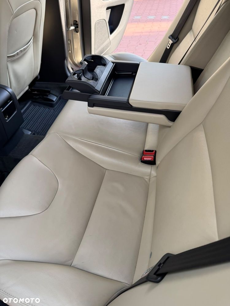 Volvo XC 60 D5 AWD Momentum - 11