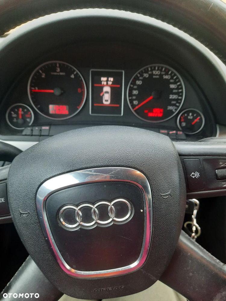 Audi A4 Limousine - 3