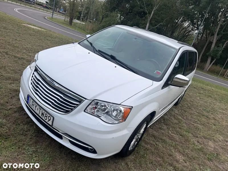 Chrysler Town & Country 3.6 Limited - 18