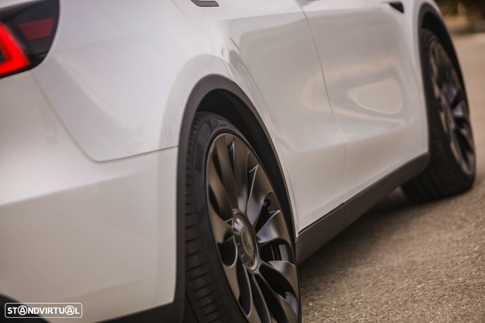 Tesla Model Y Performance Dual Motor AWD - 13