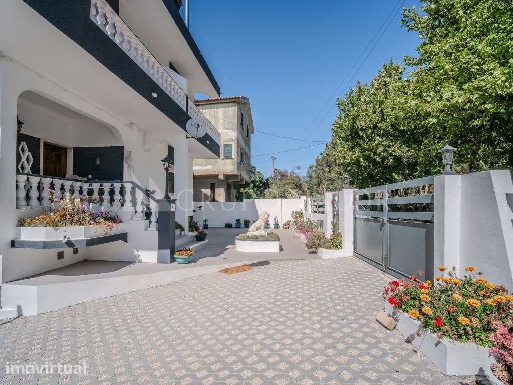 Moradia T5 em Caneças | 380 m² de terreno | Garagem e amplo espaço ... - Grande imagem: 4/25