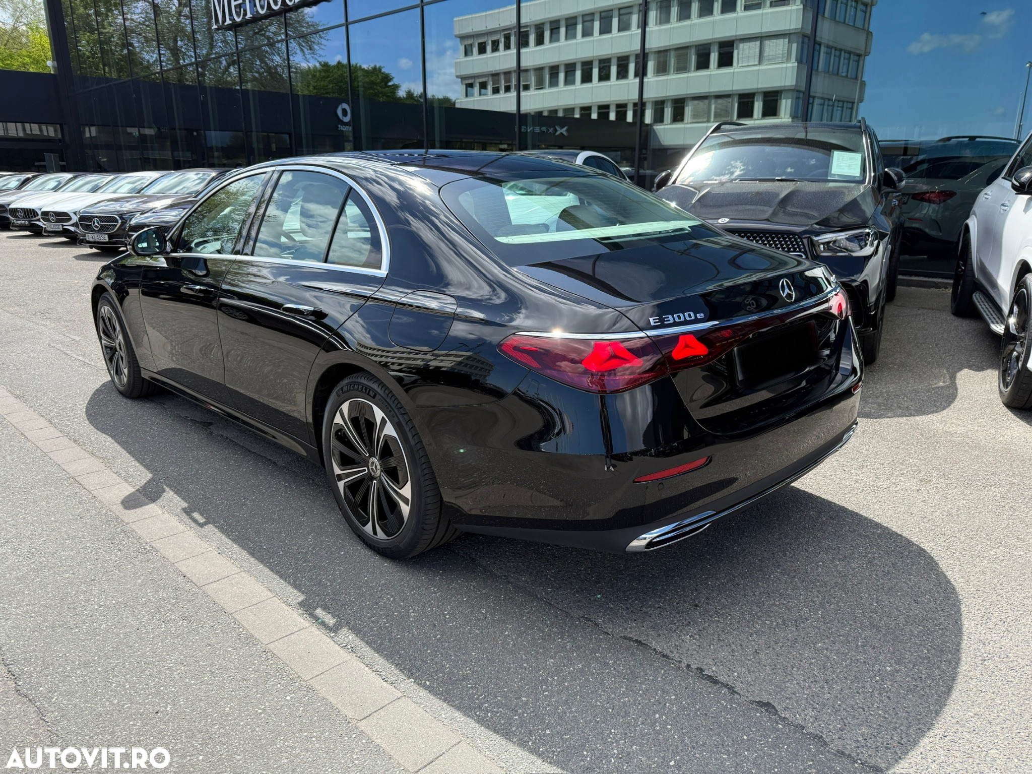 Mercedes-Benz E 300e 4Matic 9G-TRONIC - 2