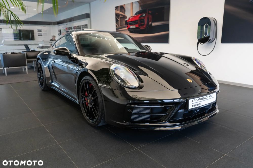 Porsche 911 Carrera 4 GTS - 5