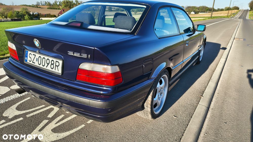 BMW Seria 3 323i - 17