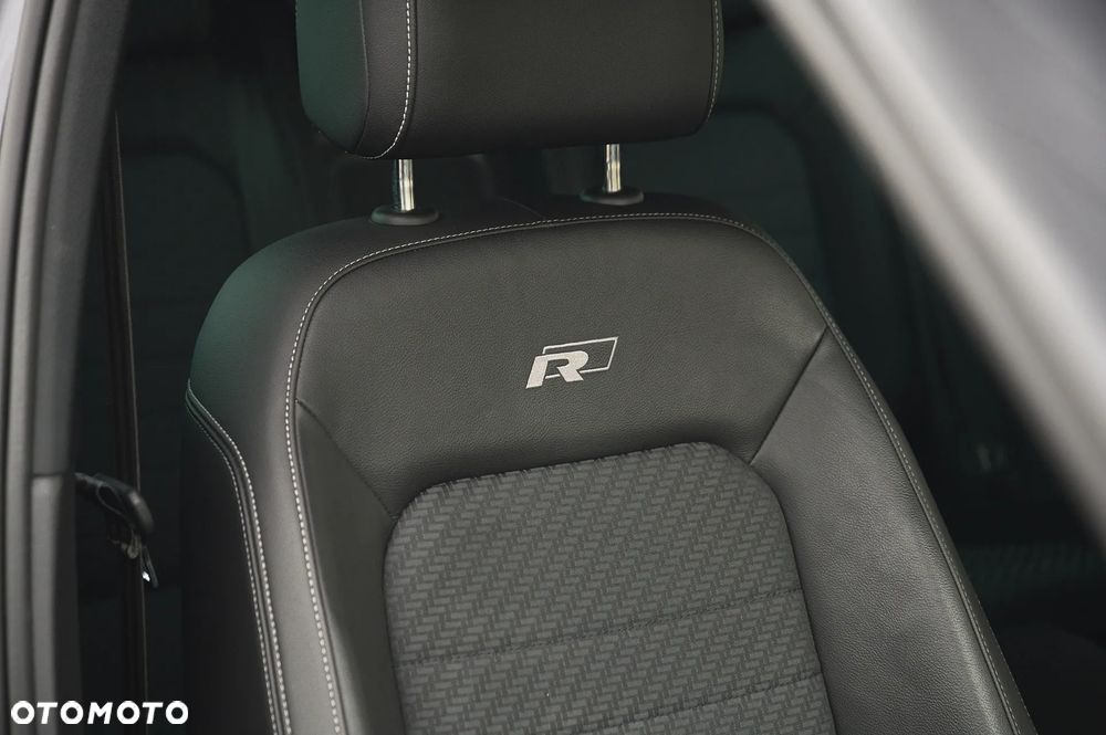 Volkswagen Passat Variant 2.0 TDI SCR DSG R-Line - 28