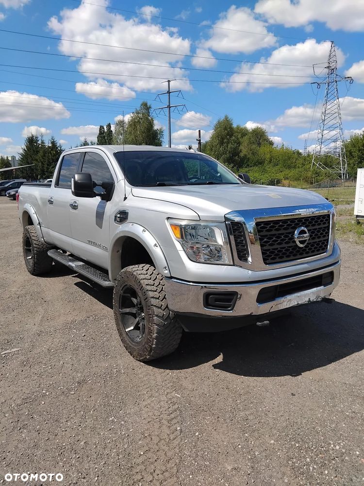 Nissan Titan - 2