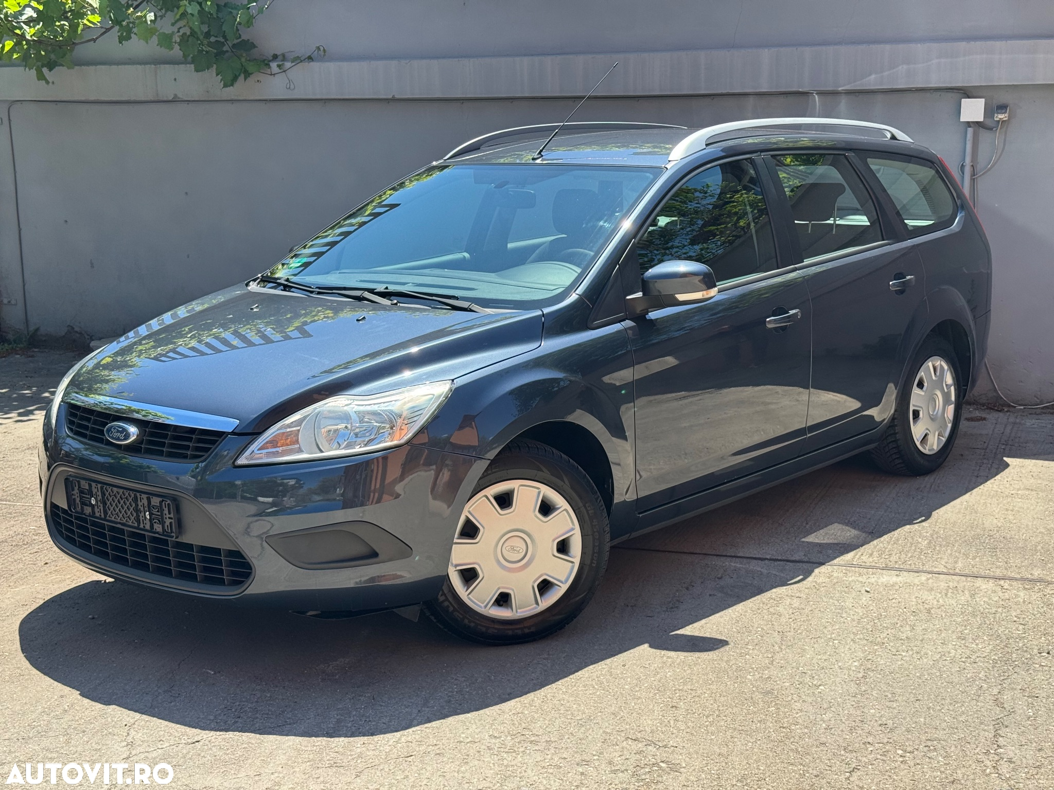 Ford Focus Turnier 1.6 Ti-VCT Ambiente - 2