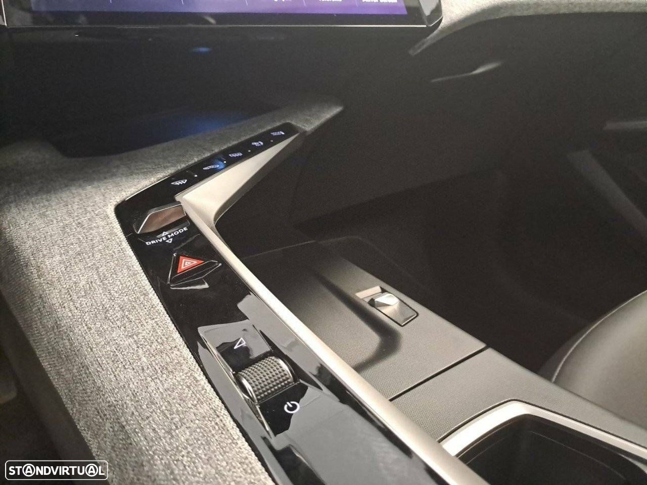 Peugeot 3008 1.2 Hybrid Allure e-DCS6 - 19