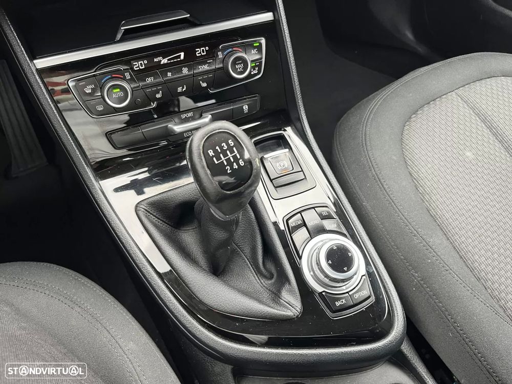 BMW 218 Active Tourer d Line Sport - 27