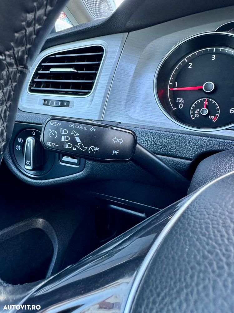 Volkswagen Golf 1.6 TDI BlueMotion Comfortline - 30