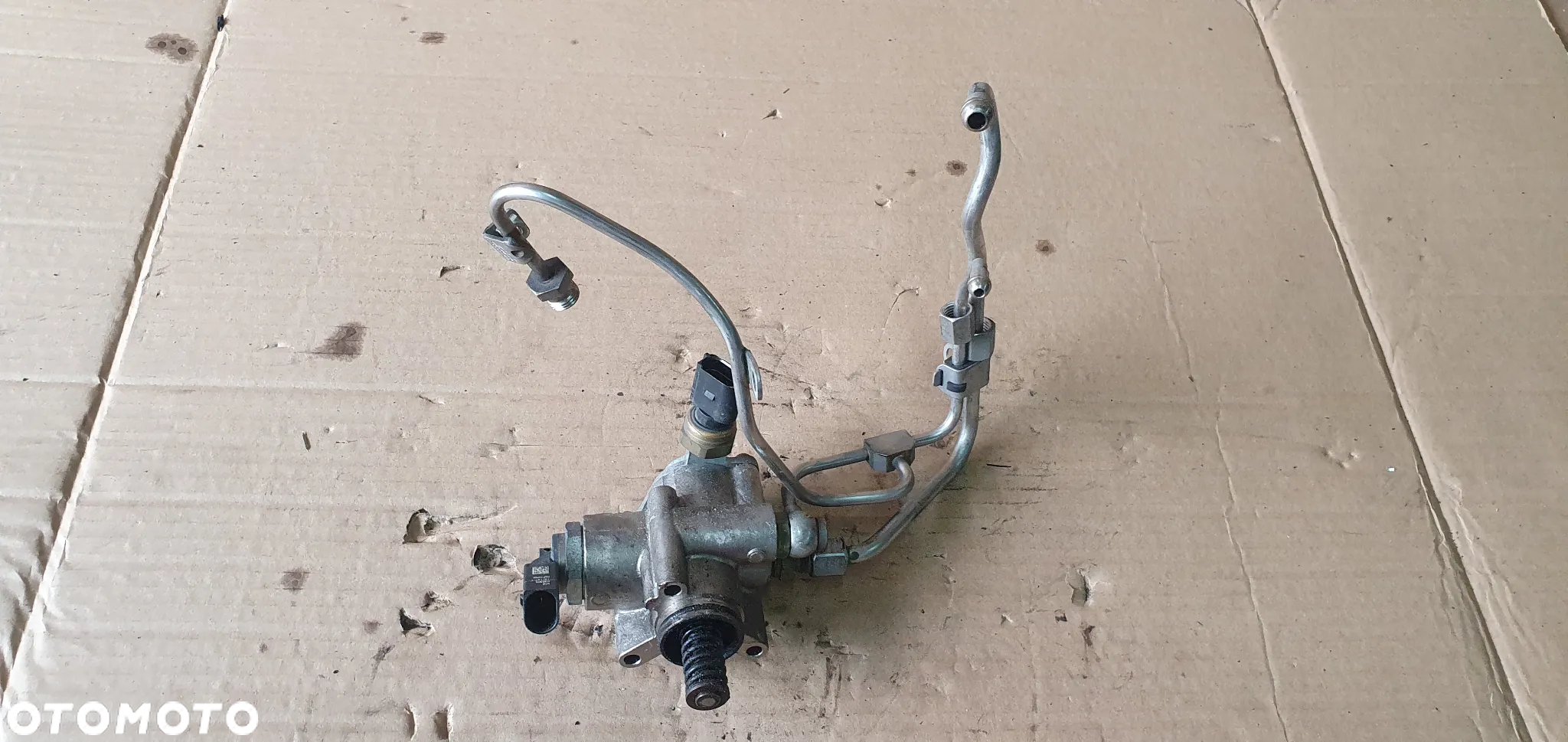 Pompa wysokiego ciśnienia paliwa Audi A4 B7 2.0 TFSI 06F025B 06E906051E - 2