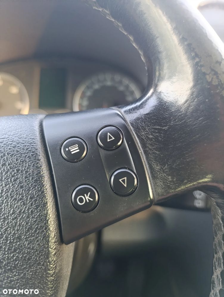 Volkswagen Touran - 37