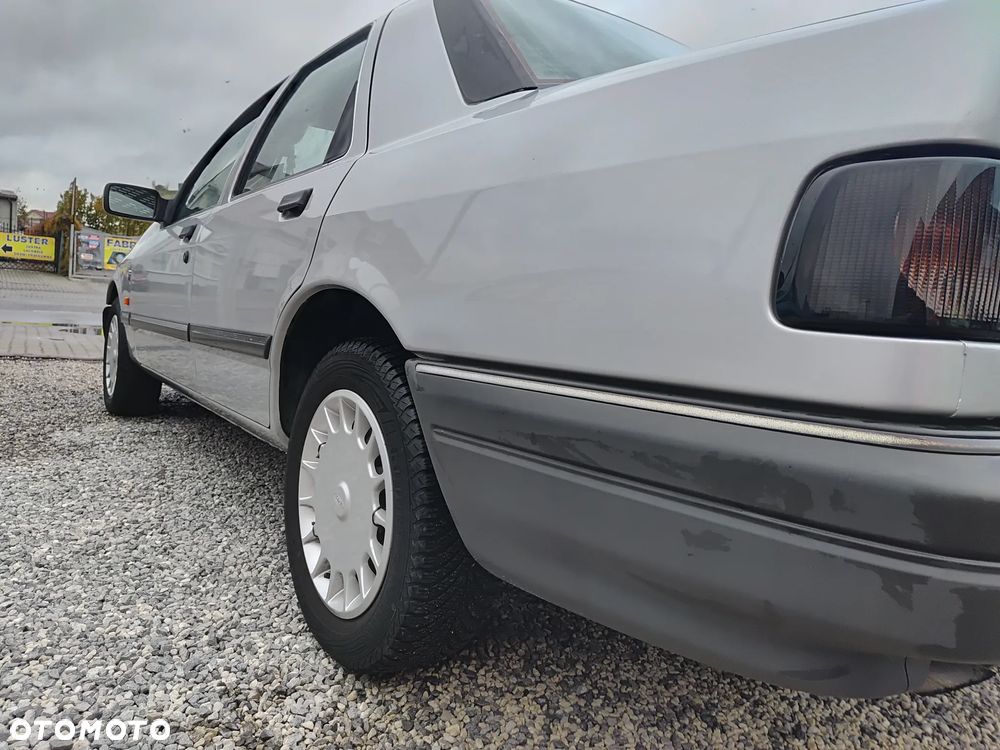 Ford Sierra 2.0 Ghia - 13