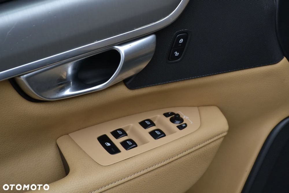 Volvo V90 D4 Geartronic Momentum - 28