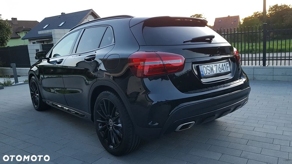 Mercedes-Benz GLA 180 7G-DCT AMG Line - 16
